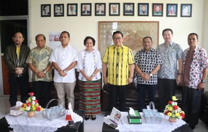 Agung Laksono, Ketua Dewan Pakar DPP Golkar Bertemu Majelis Sinode GMIT