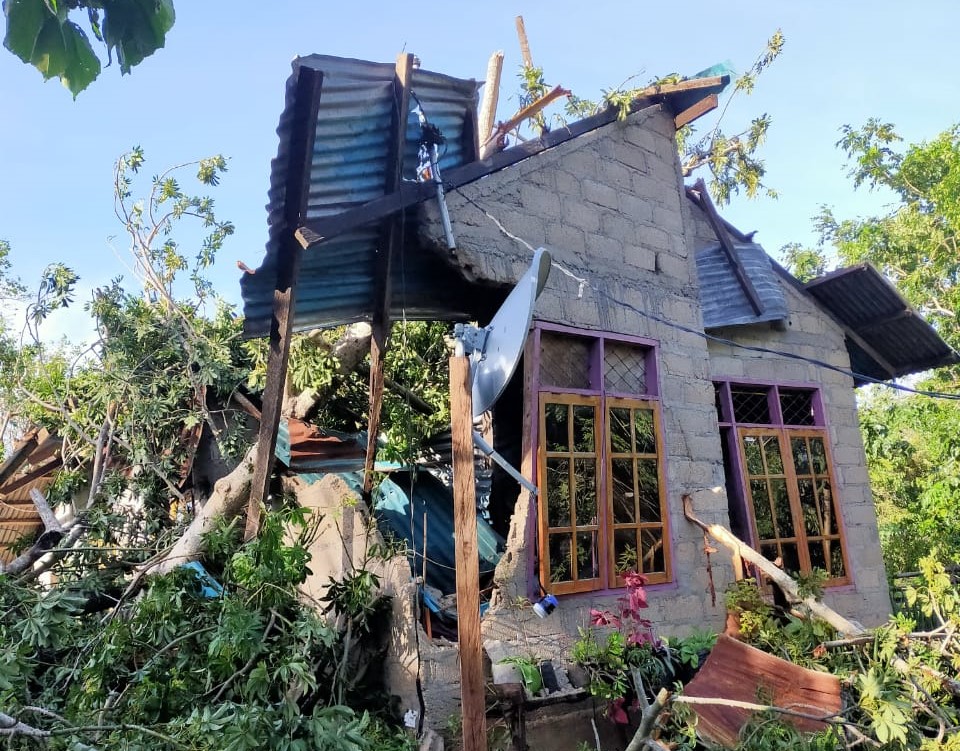 Ribuan Rumah Rusak, Warga Rote Ndao Butuh Material Bangunan dan Sembako